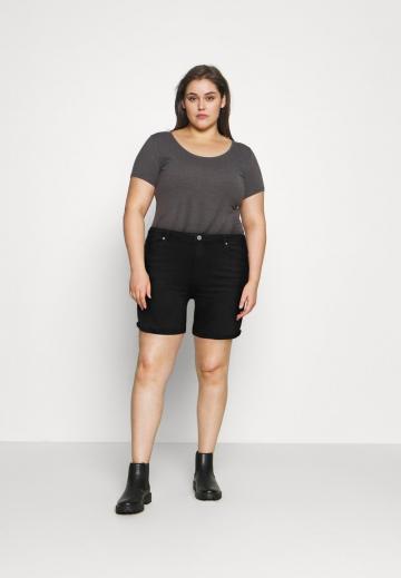 Джинсовые шорты