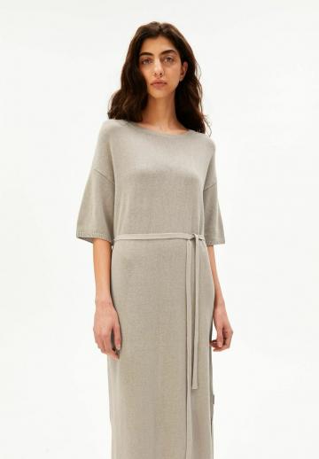 Вязаное платье