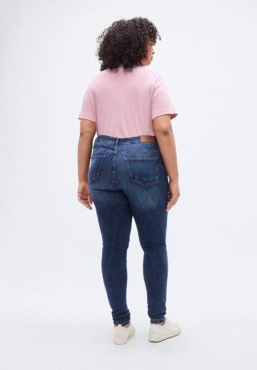 Узкие джинсы