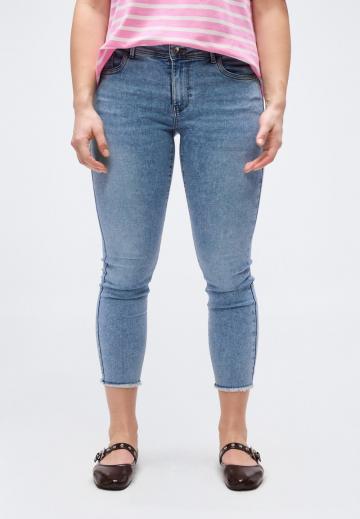 Короткие джинсы