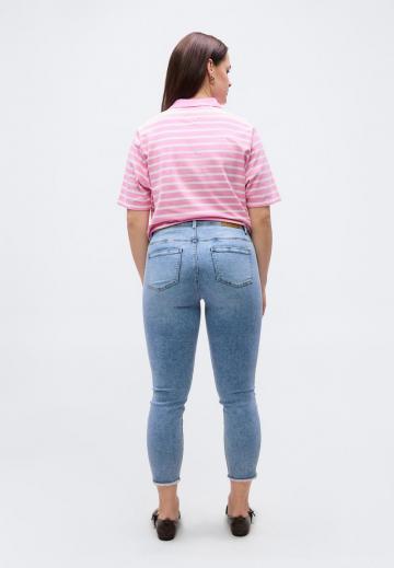 Короткие джинсы