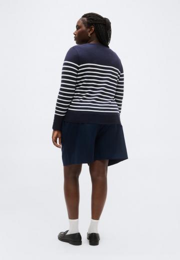 Пуловер в полоску