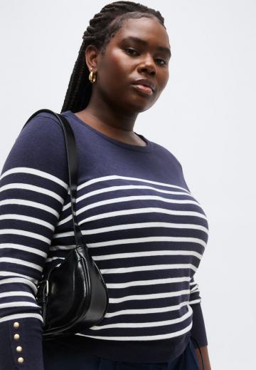 Пуловер в полоску