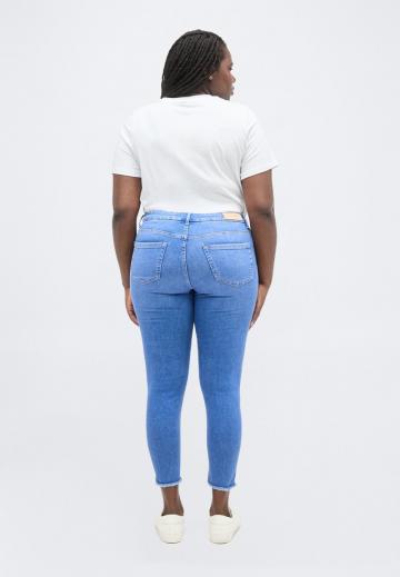 Узкие джинсы