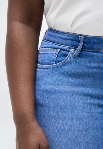 Узкие джинсы