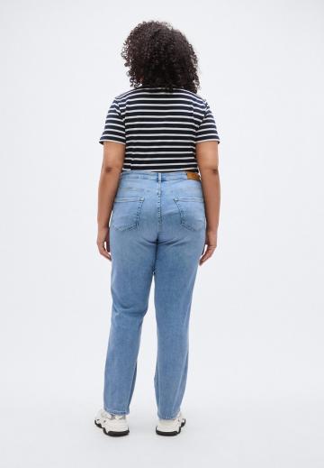 Прямые джинсы