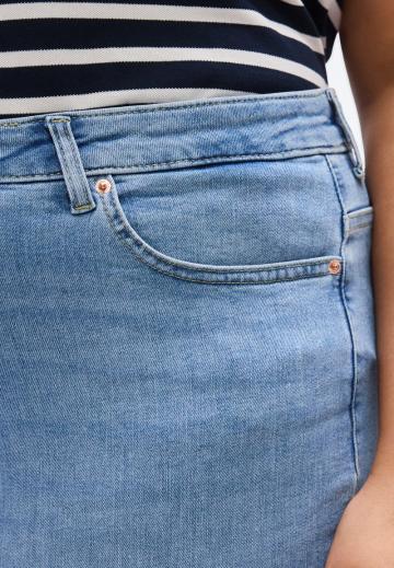 Прямые джинсы