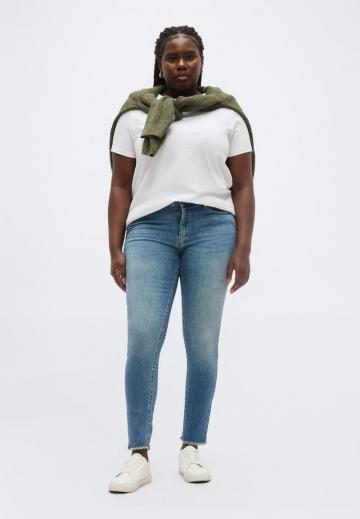 Узкие джинсы