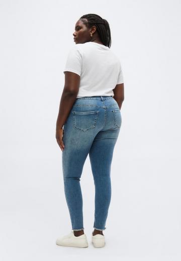 Узкие джинсы