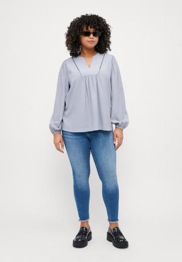 Узкие джинсы