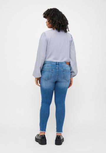 Узкие джинсы