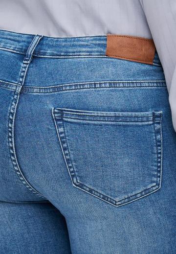 Узкие джинсы