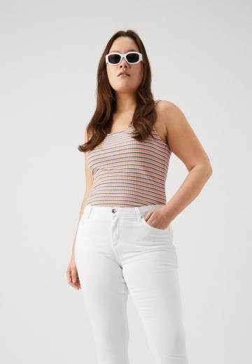 Короткие джинсы