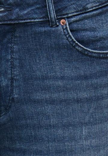 Узкие джинсы