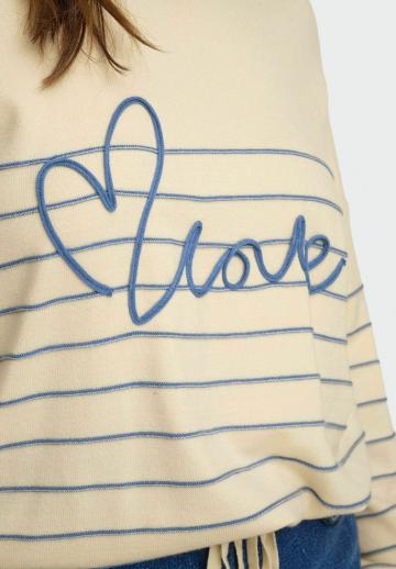 Пуловер в полоску