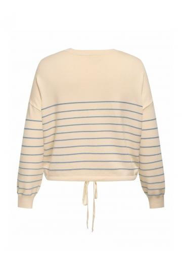 Пуловер в полоску