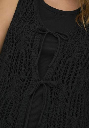 Вязаный жилет