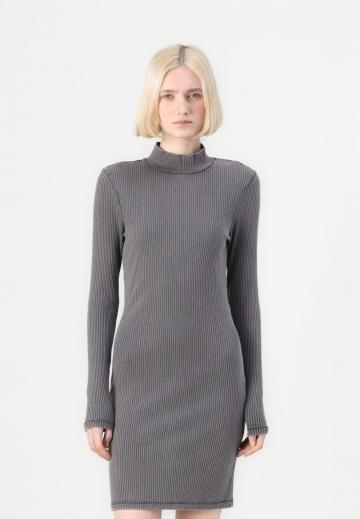 Платье футляр