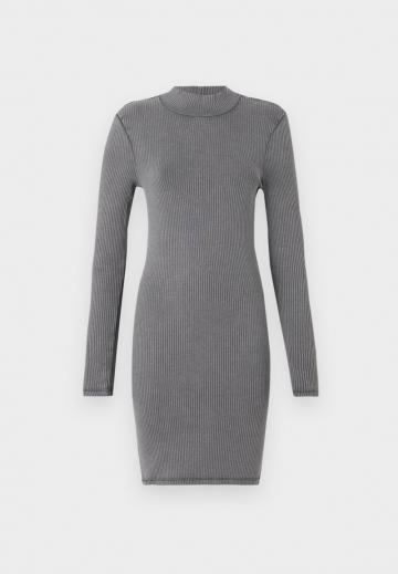 Платье футляр