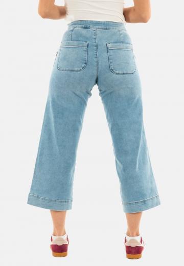 Короткие джинсы