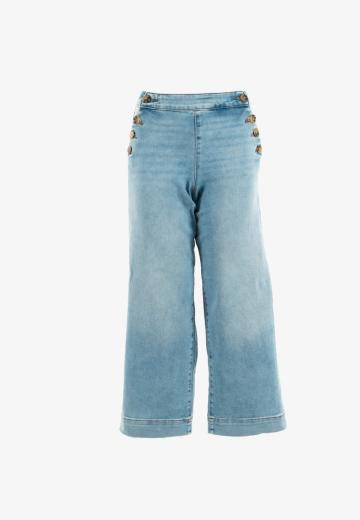 Короткие джинсы