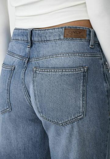 Прямые джинсы