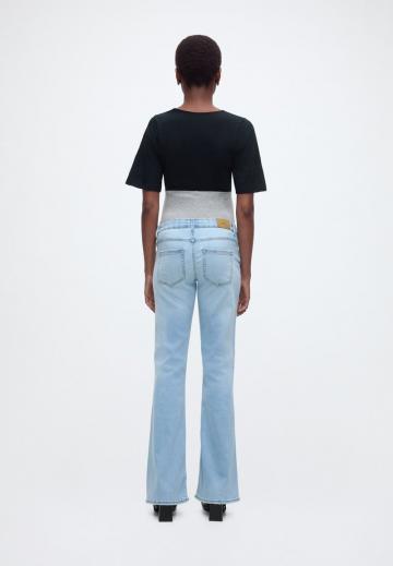 Клешеные джинсы