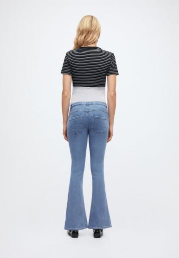 Клешеные джинсы