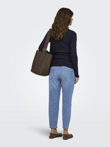 Короткие джинсы