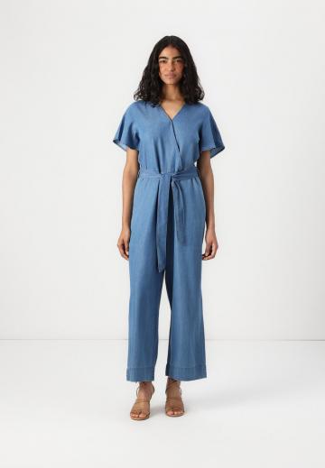 Джинсовый комбинезон