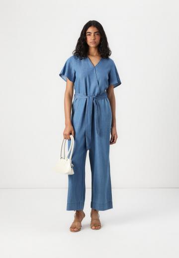 Джинсовый комбинезон