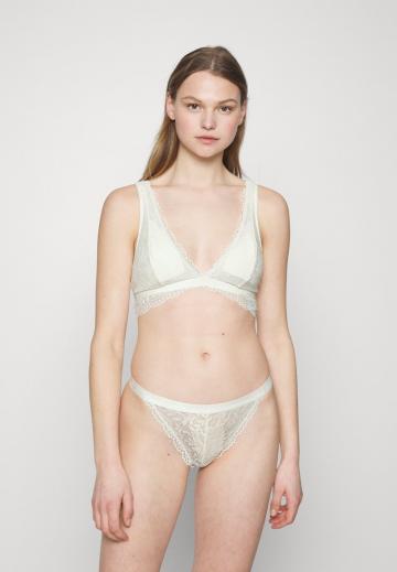 Бюстгальтер без косточек