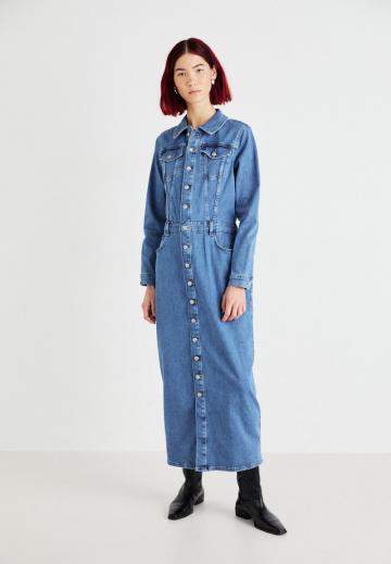 Джинсовый комбинезон