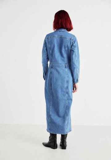 Джинсовый комбинезон