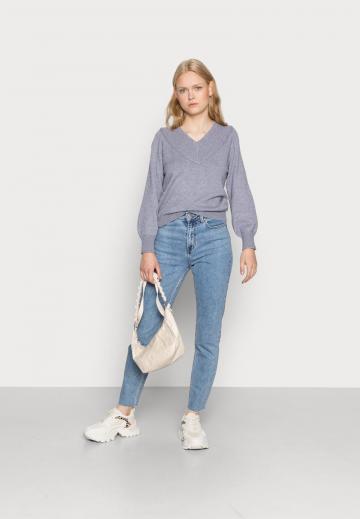 Короткие джинсы