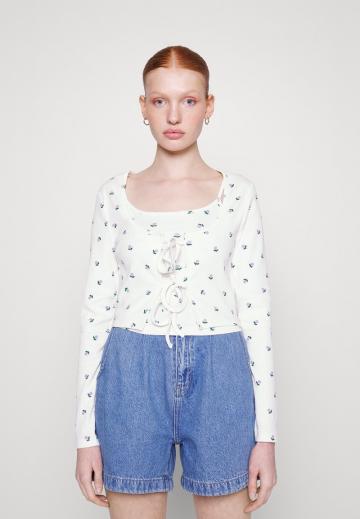 Топ на бретельках