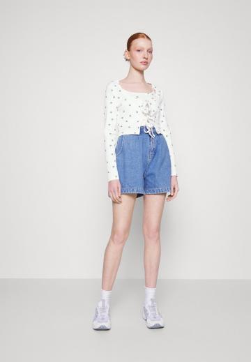 Топ на бретельках