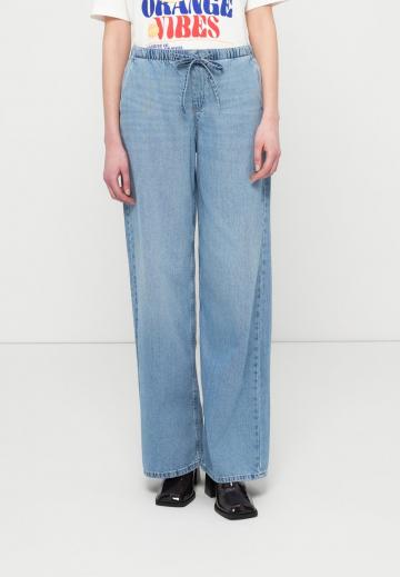 Свободные джинсы