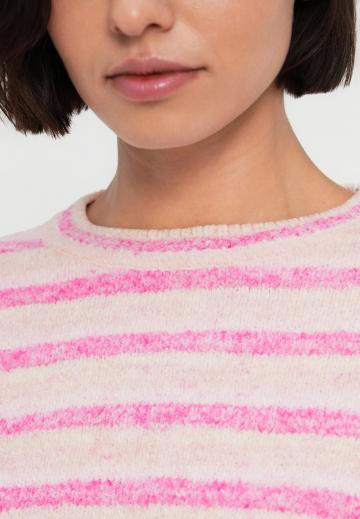Пуловер в полоску
