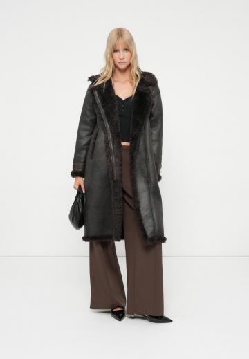 Пальто из искусственной кожи