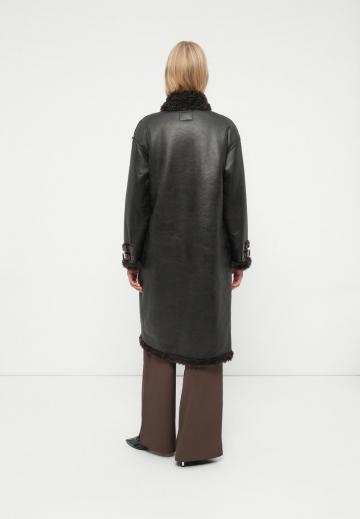 Пальто из искусственной кожи