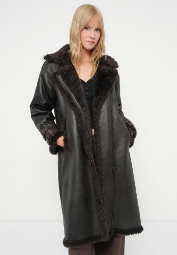 Пальто из искусственной кожи