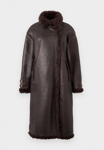 Пальто из искусственной кожи