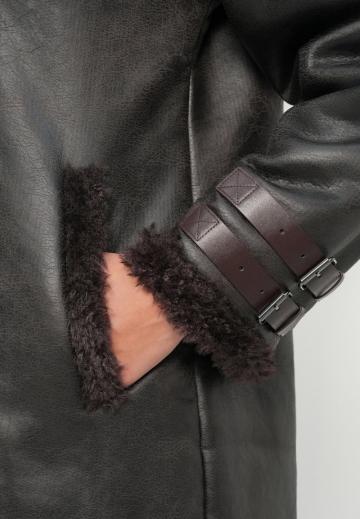 Пальто из искусственной кожи