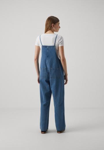 Джинсовый комбинезон