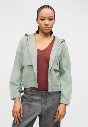 Куртка с накладнымит карманами