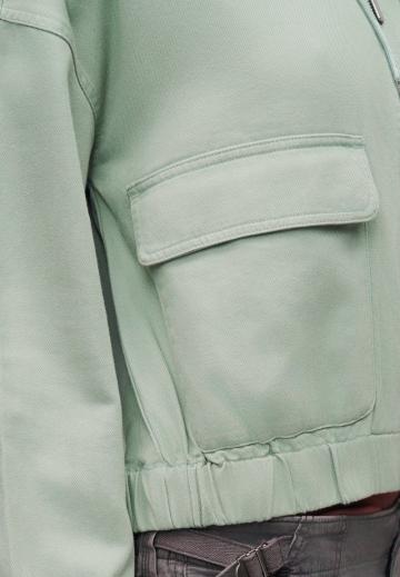 Куртка с накладнымит карманами
