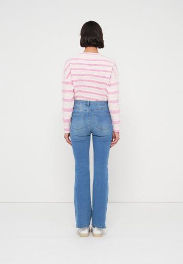 Узкие джинсы