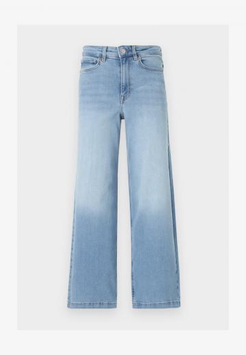 Короткие джинсы