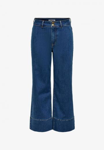 Короткие джинсы